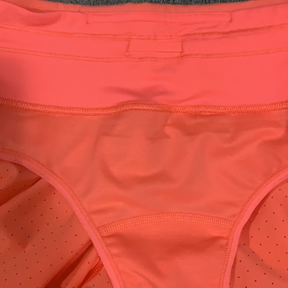 Lululemon Final Lap Short 2.5” - Pop Orange Sz 4 - Picture 10 of 11